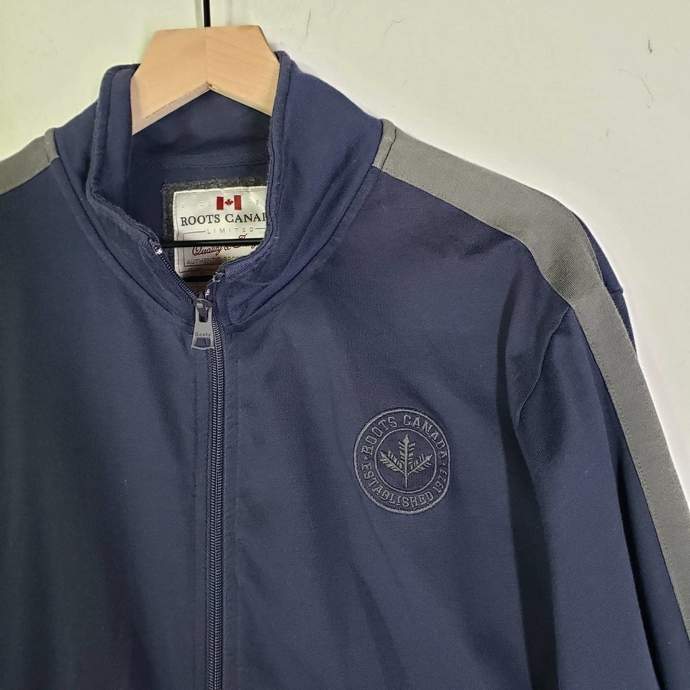 Roots‎ Canada Full Zip Knit Sweatshirt Jacket Men's L Navy Blue Grey Embroidered